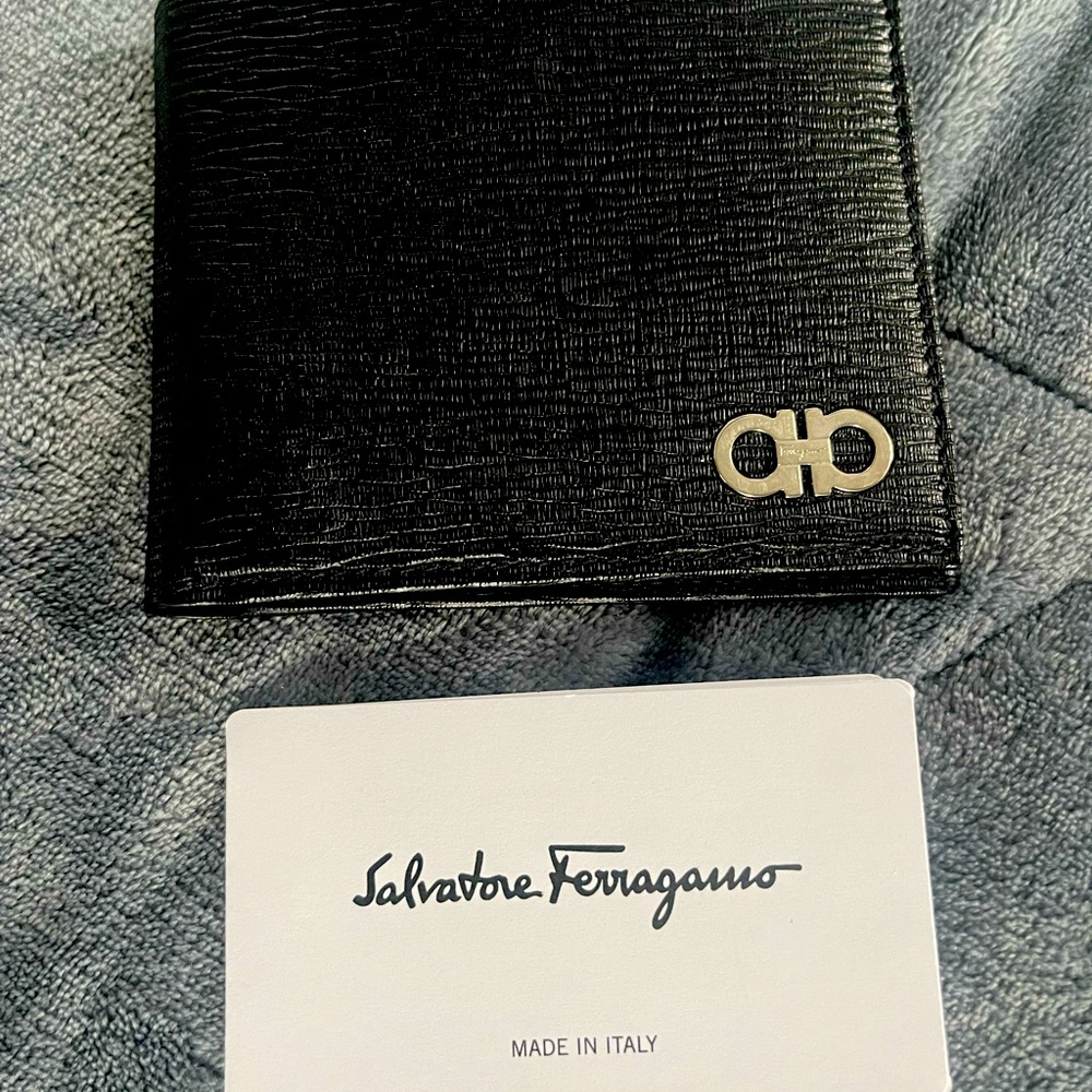 Men’s Ferragamo Bicolor Bifold wallet